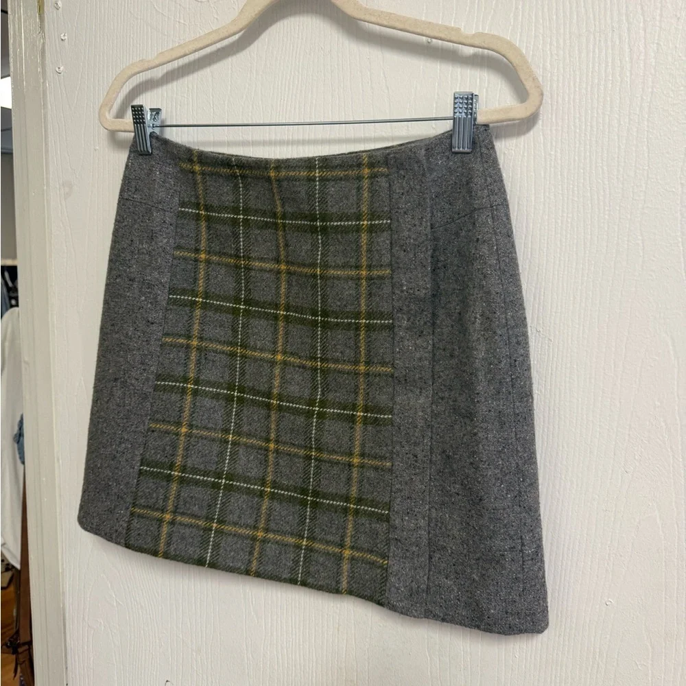 Banana Republic Wool Silk Plaid Mini Skirt Sz 6 Gray Green Preppy Dark Academia - Picture 2 of 6